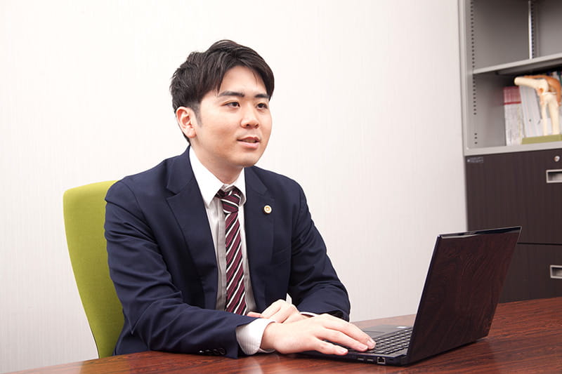 弁護士荒木俊太